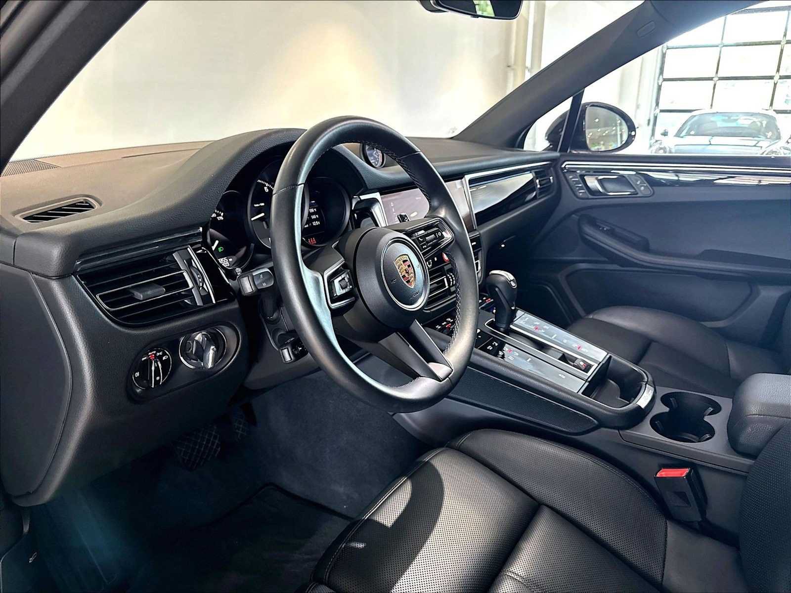 Used 2026 Porsche Macan AWD/4WD image 7