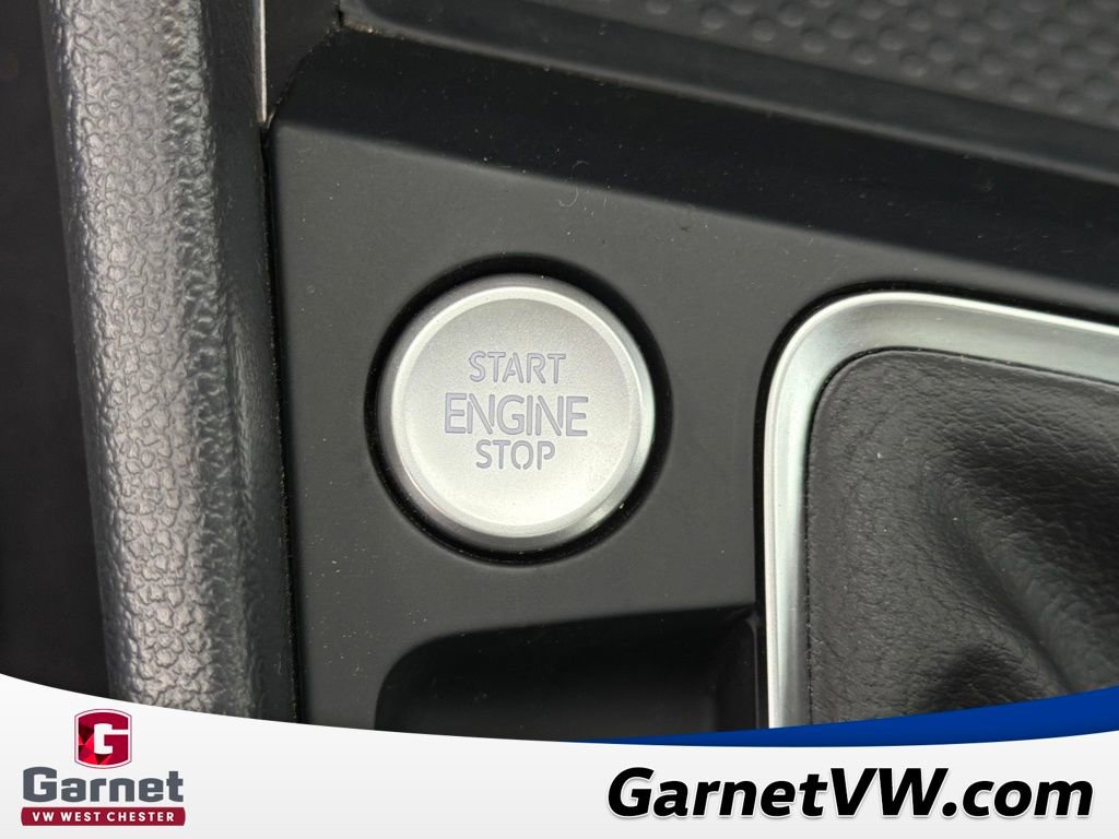 Used 2025 Volkswagen Jetta SE w/ Sunroof Package image 34