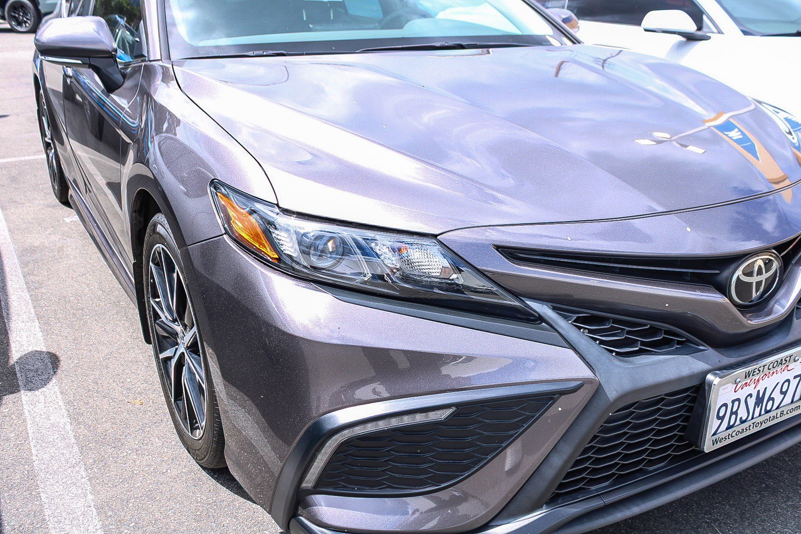 Used 2022 Toyota Camry SE w/ Convenience Package FWD image 5