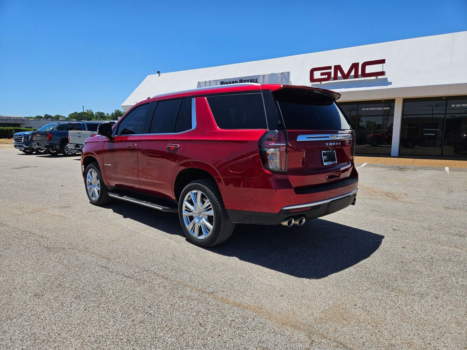 Used 2024 Chevrolet Tahoe High Country w/ Advanced Technology Package AWD/4WD image 3