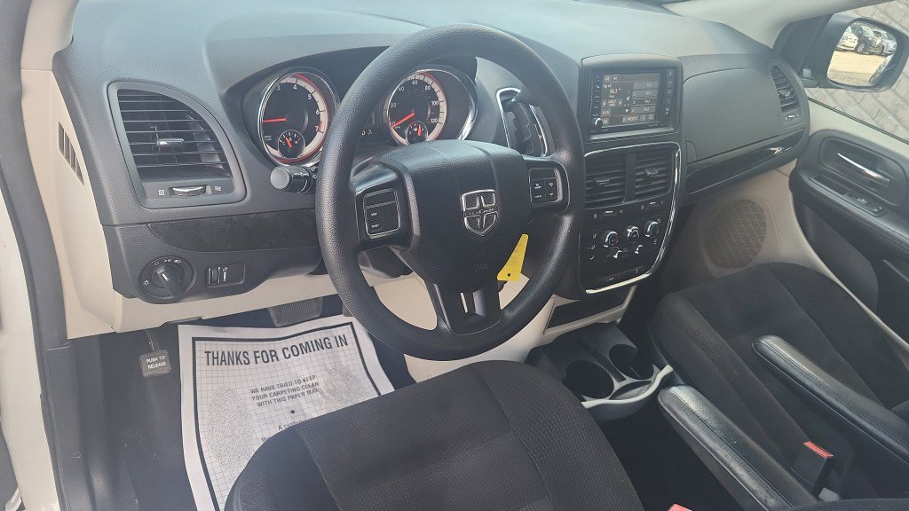 Used 2018 Dodge Grand Caravan SE image 17