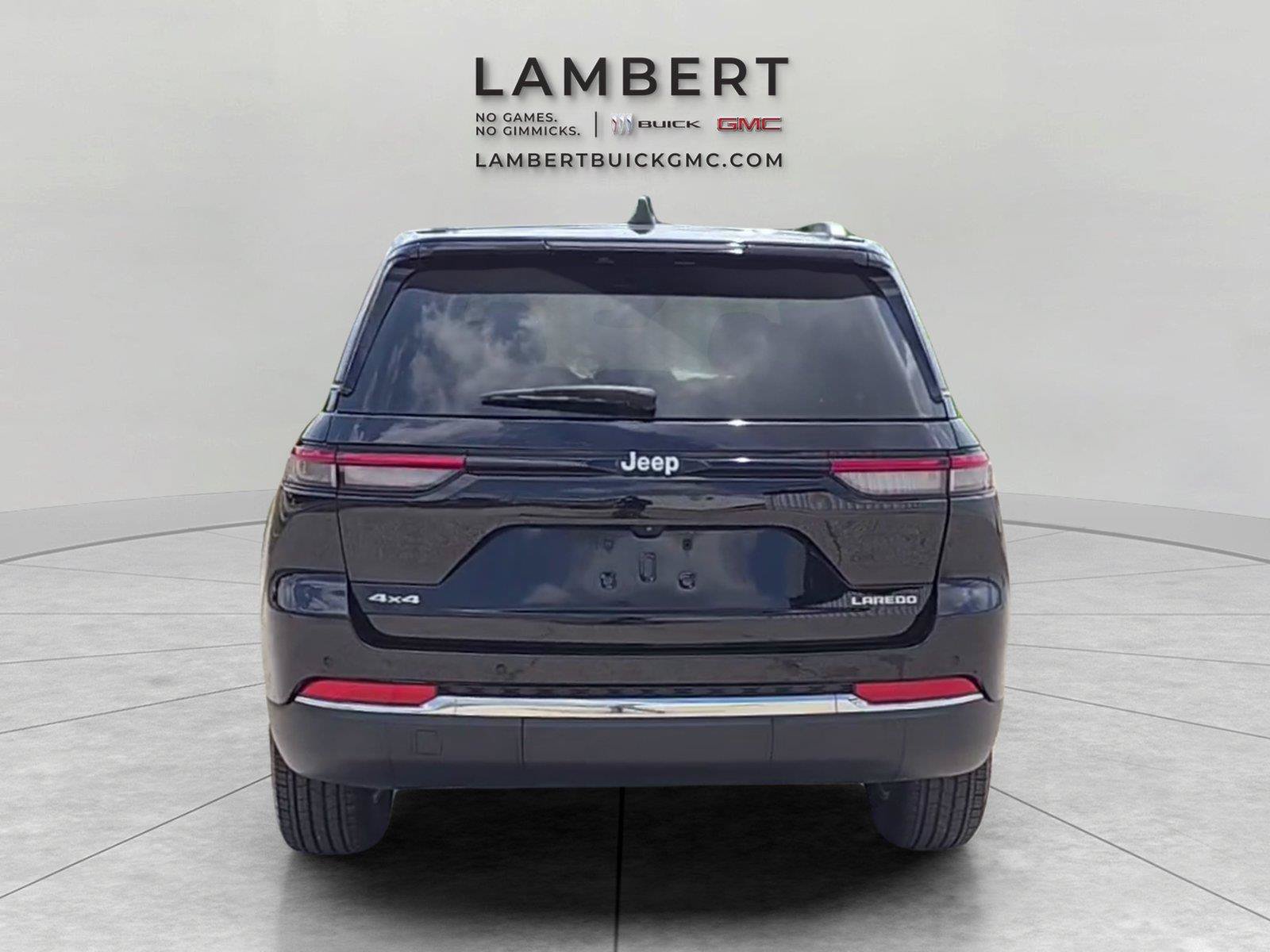 Used 2024 Jeep Grand Cherokee Laredo X AWD/4WD image 4