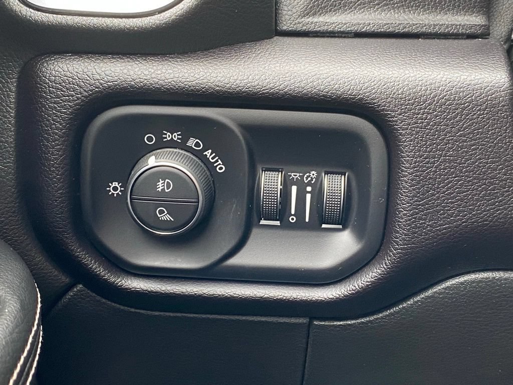 Used 2022 RAM 3500 Laramie AWD/4WD image 10