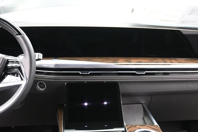 Certified 2026 Cadillac Escalade Platinum Sport w/ LPO, ONYX Package AWD/4WD image 26