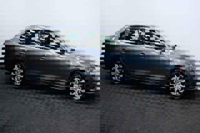 Used 2017 Volkswagen Jetta S image 3