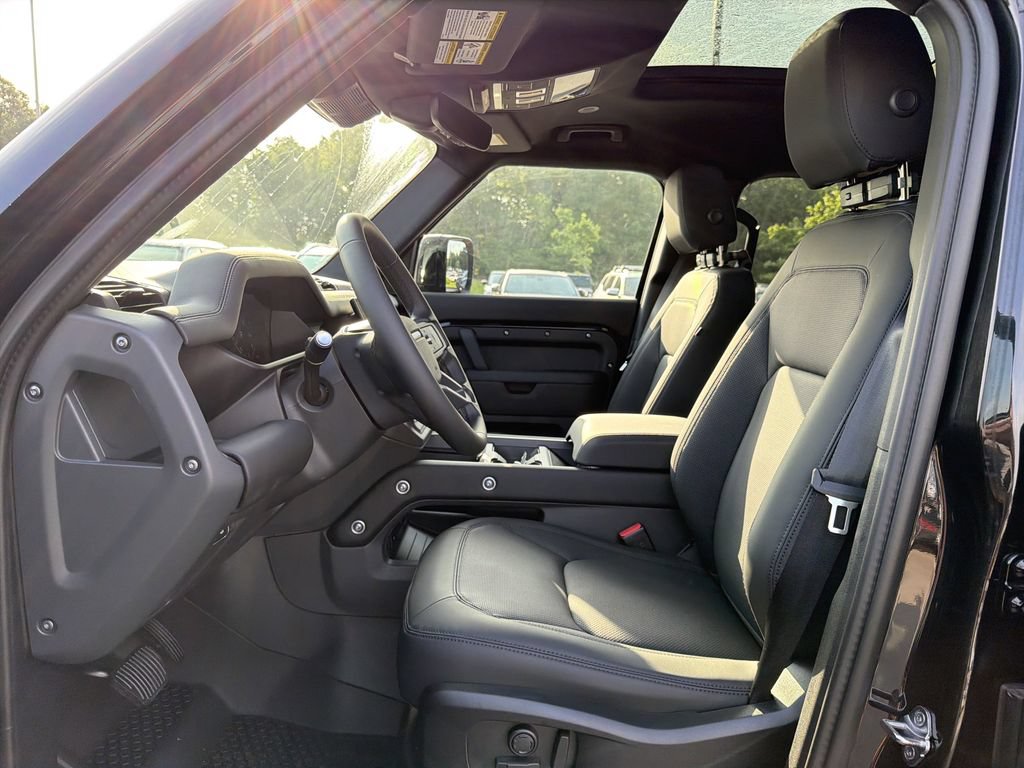 New 2026 Land Rover Defender 110 X-Dynamic SE AWD/4WD image 3