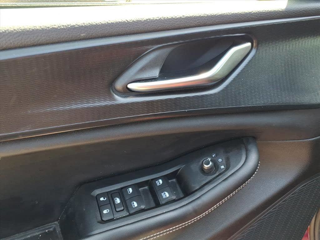 Used 2025 Jeep Grand Cherokee Laredo w/ Luxury Tech Group I AWD/4WD image 14
