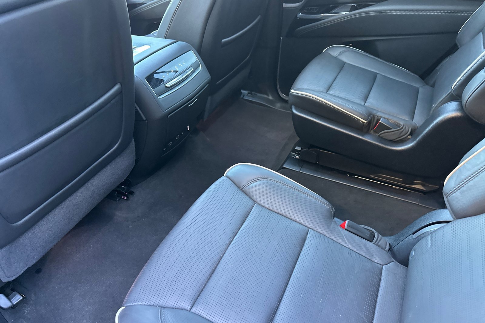 Used 2025 Cadillac Escalade Premium Luxury image 13