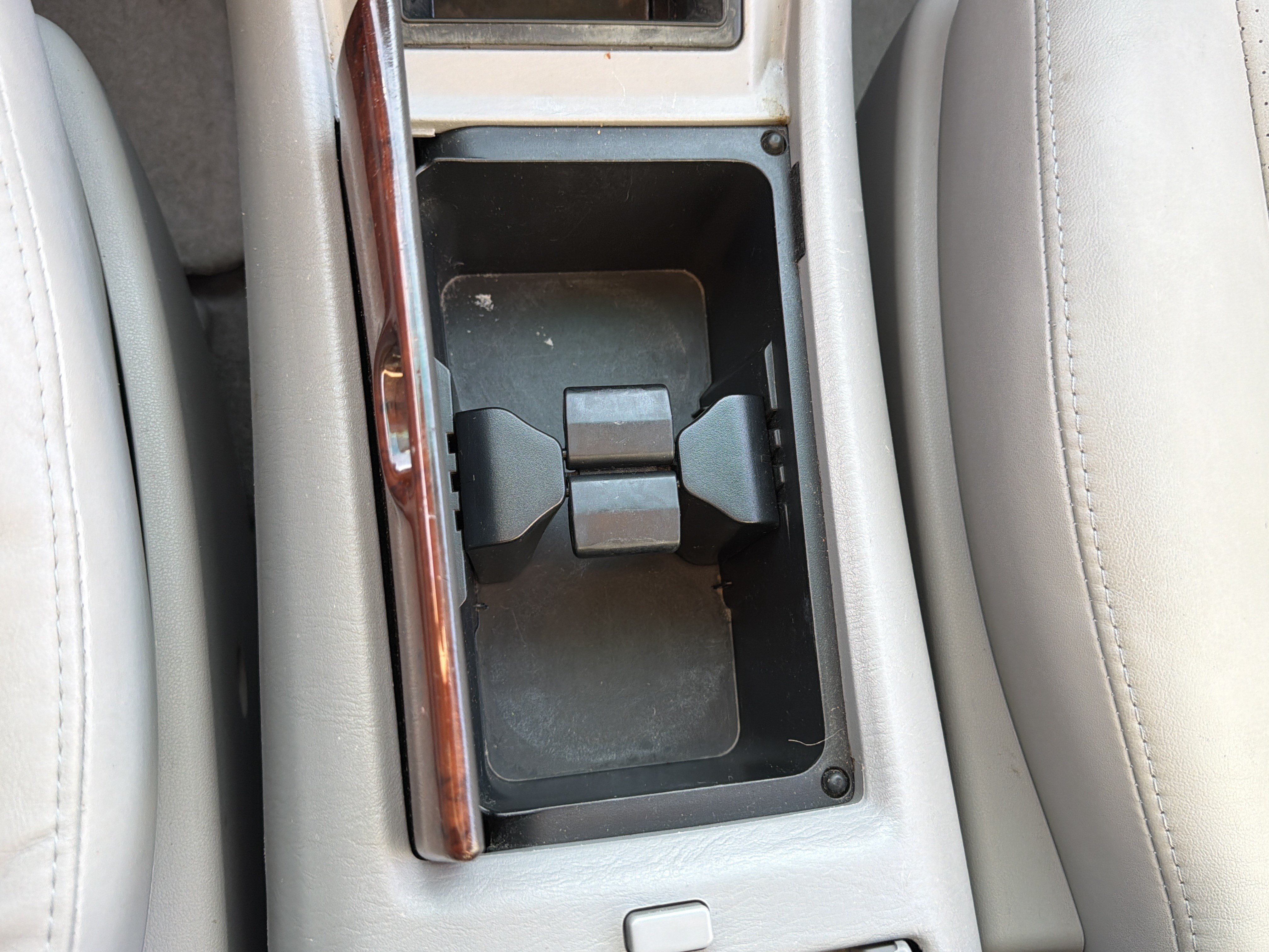 Used 2005 Toyota Highlander 4WD V6 w/ 3rd Row image 23