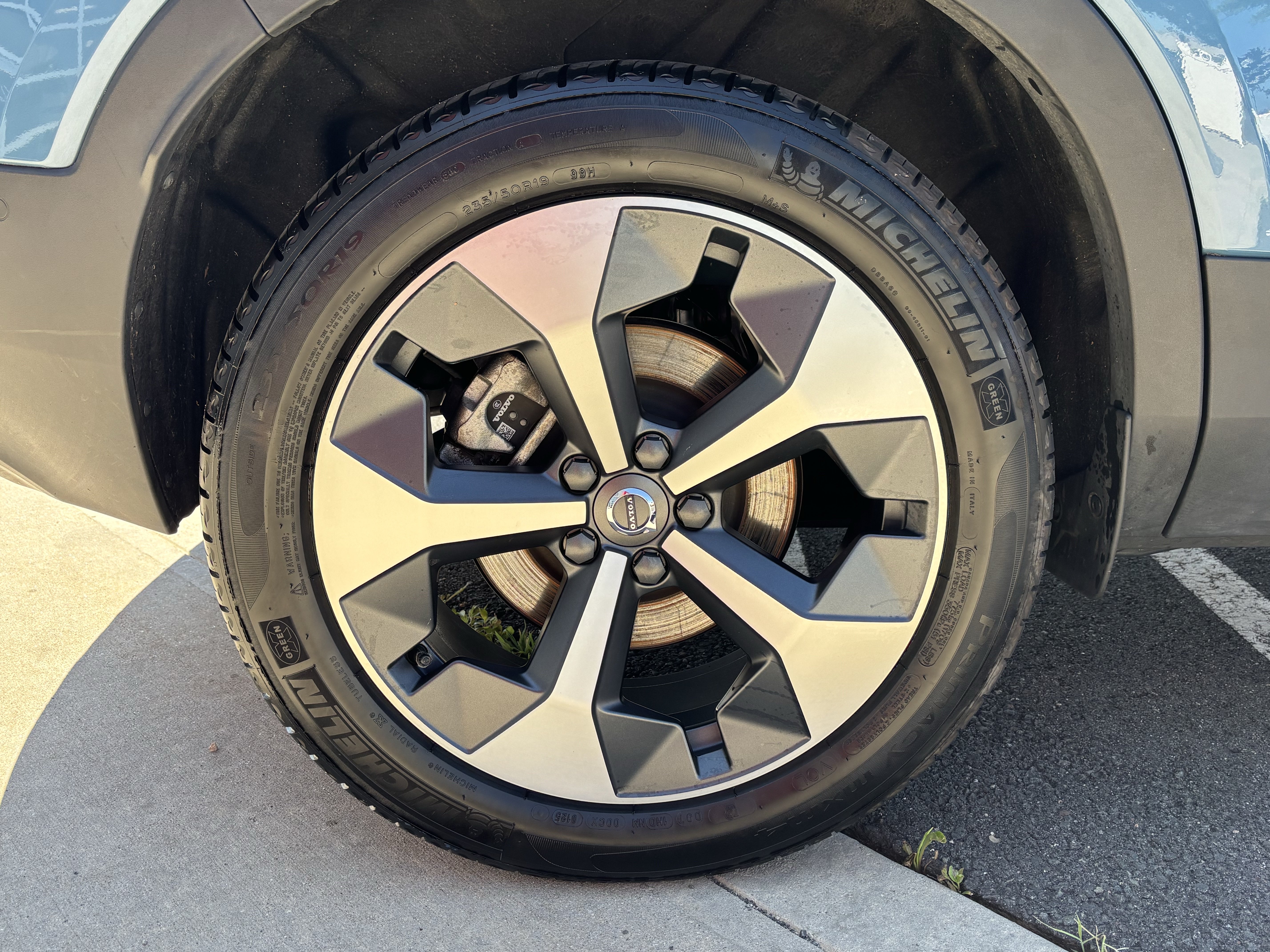 Used 2025 Volvo XC40 B5 Plus AWD/4WD image 18