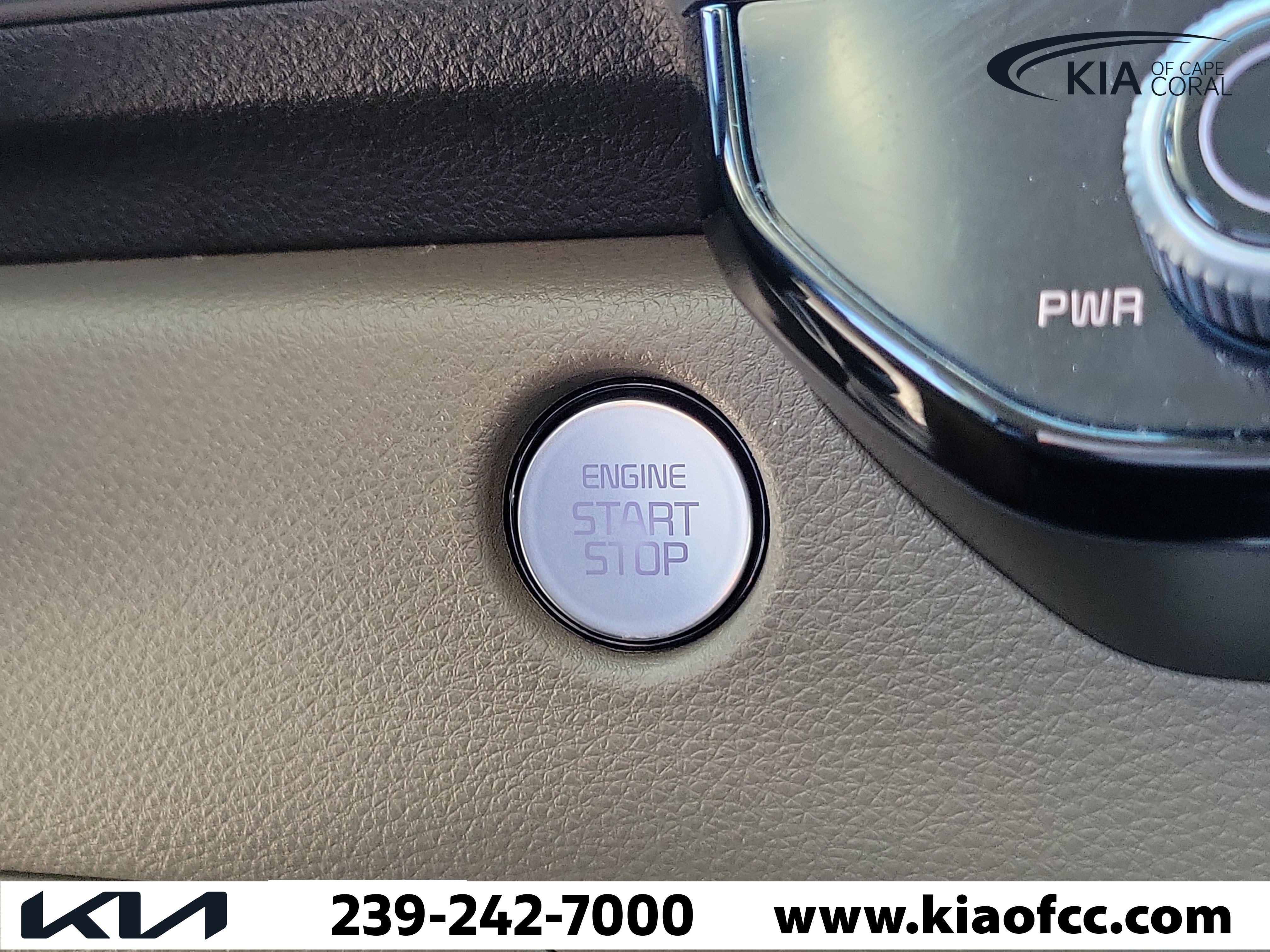 Certified 2025 Kia Carnival FWD image 30
