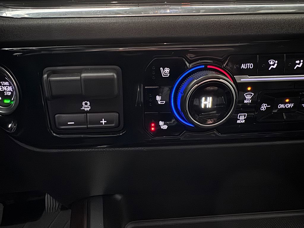 Certified 2024 Chevrolet Silverado 3500 High Country w/ High Country Premium Package image 25