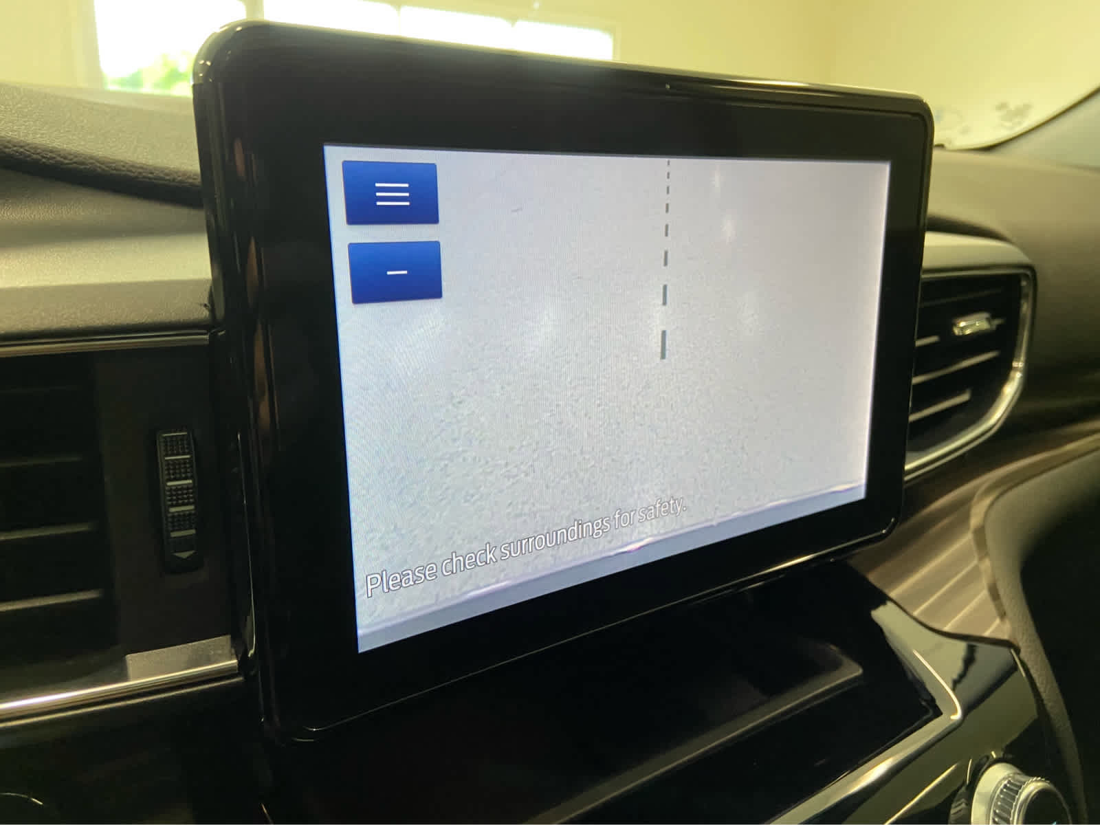 Used 2022 Ford Explorer Limited w/ Equipment Group 301A AWD/4WD image 38