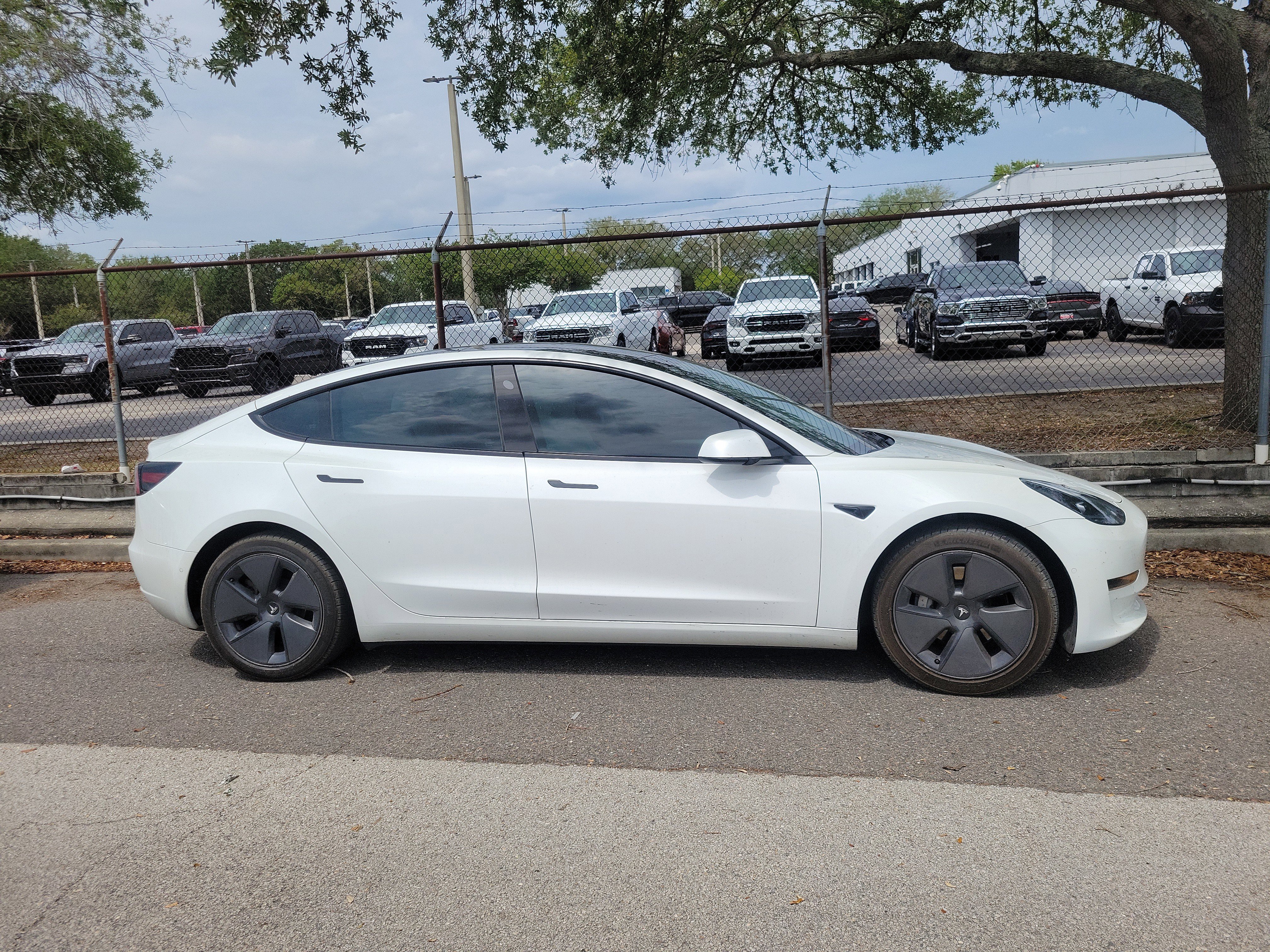 Used 2022 Tesla Model 3 Long Range AWD/4WD image 3