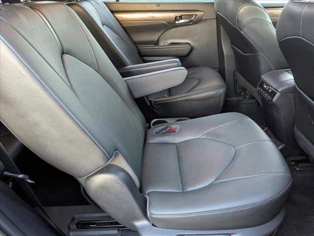 Used 2021 Toyota Highlander Limited image 19