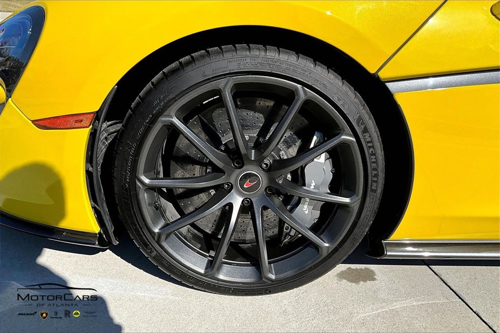 Used 2018 McLaren 570S Spider image 9