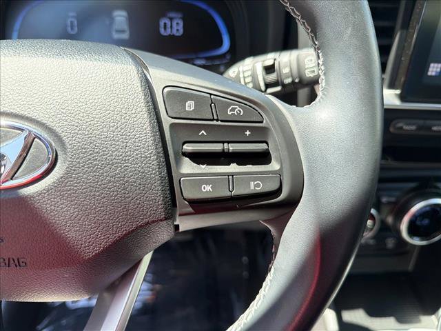 Used 2024 Hyundai Venue SEL FWD image 16