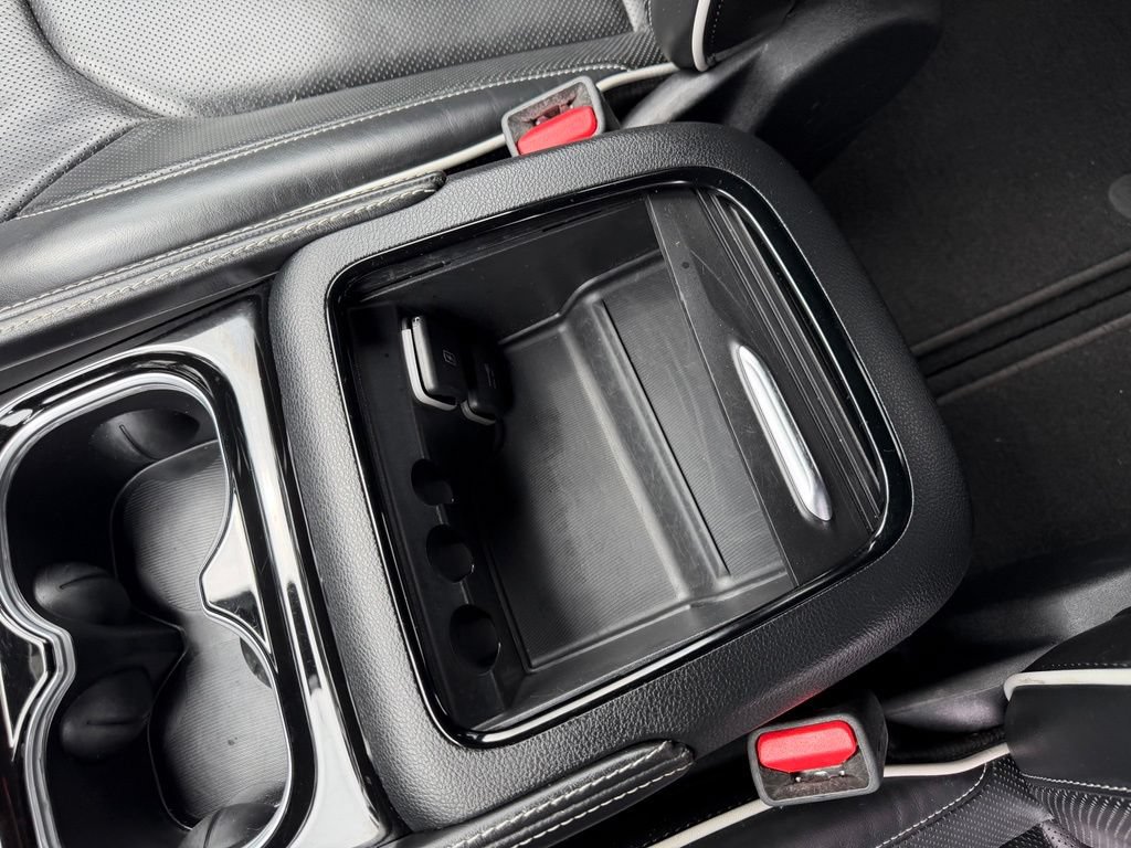 Used 2025 Chrysler Pacifica Limited FWD image 28
