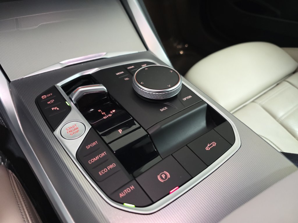 Used 2024 BMW M440i Convertible RWD image 23
