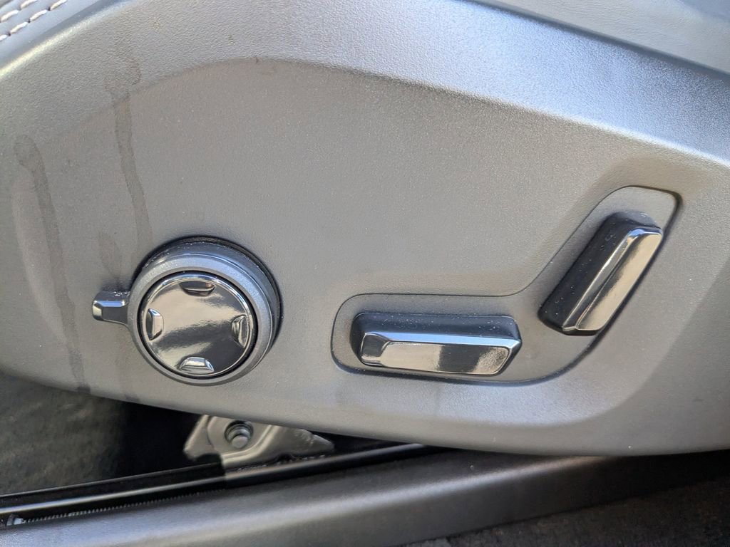 Used 2024 Volvo XC90 B6 Ultimate w/ Protection Package Premier image 22