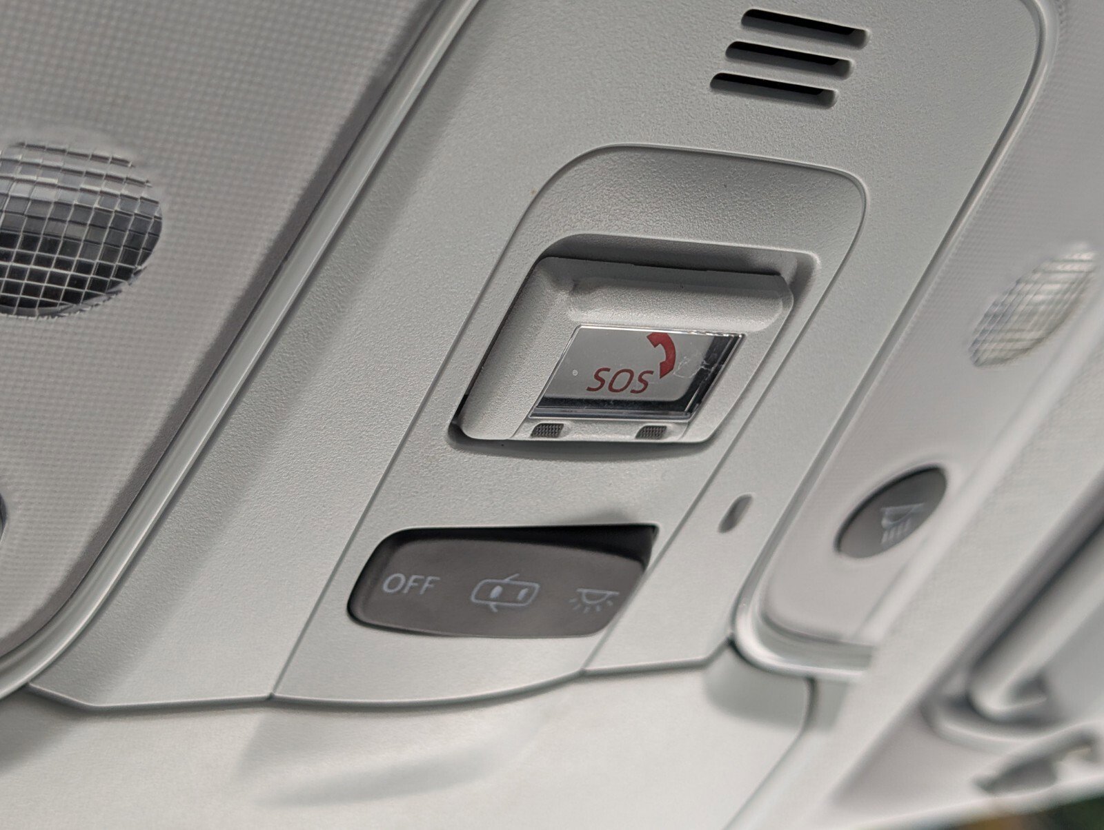 Used 2021 Toyota Prius XLE image 20