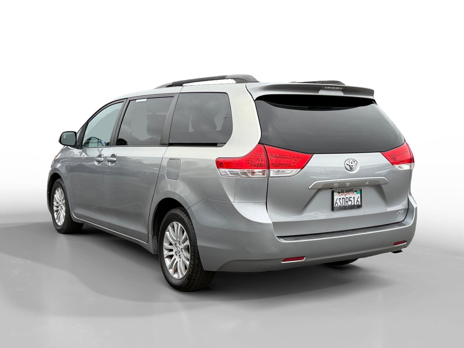 Used 2012 Toyota Sienna XLE FWD image 3
