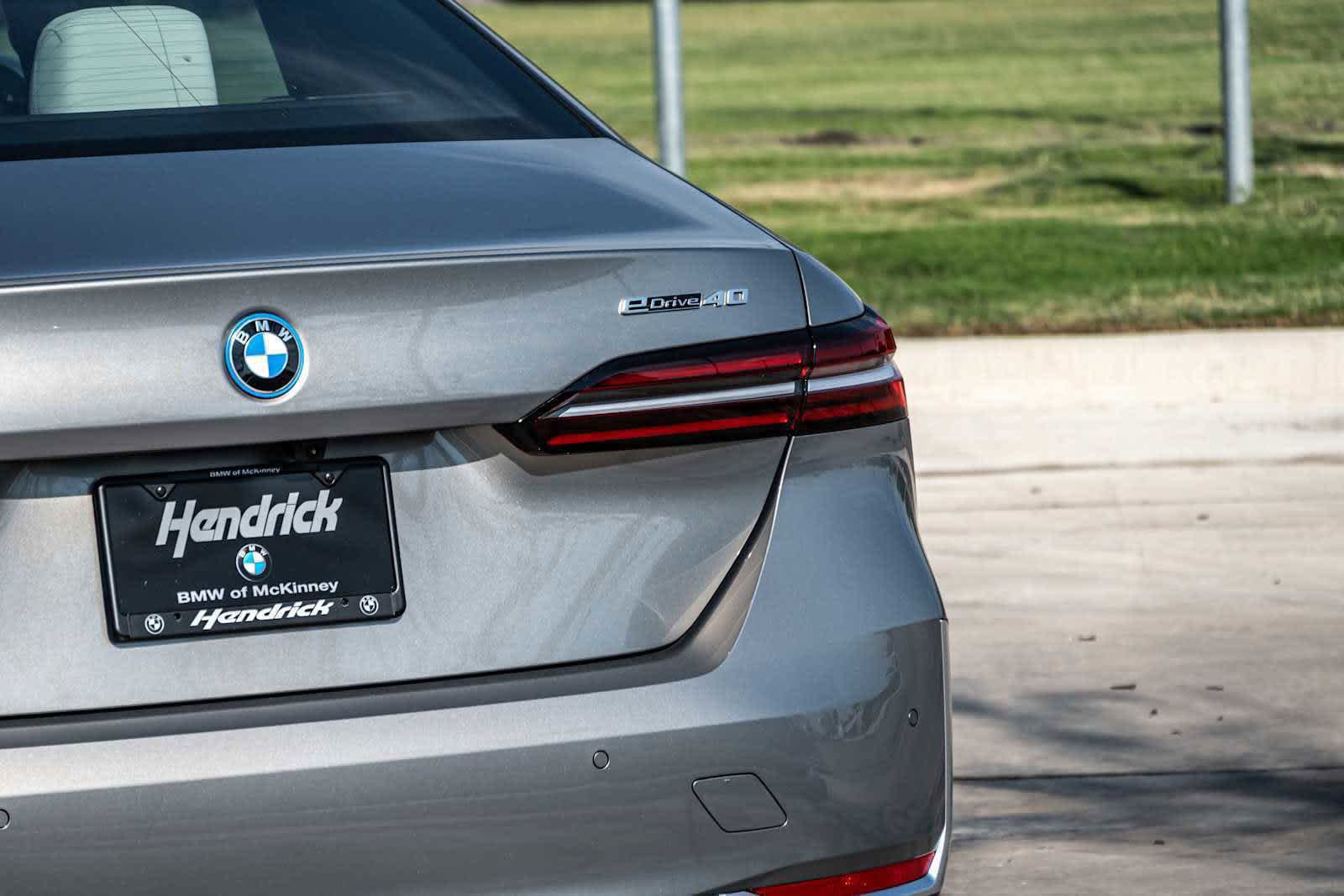 Used 2026 BMW i5 eDrive40 w/ Executive Package RWD image 7