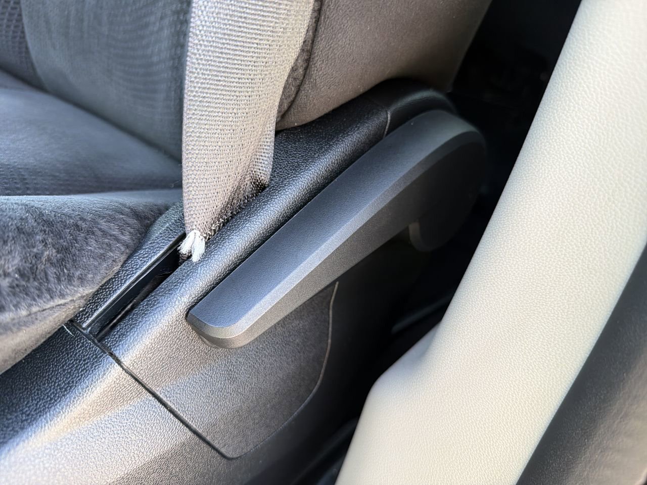 Used 2016 Dodge Grand Caravan SE FWD image 20