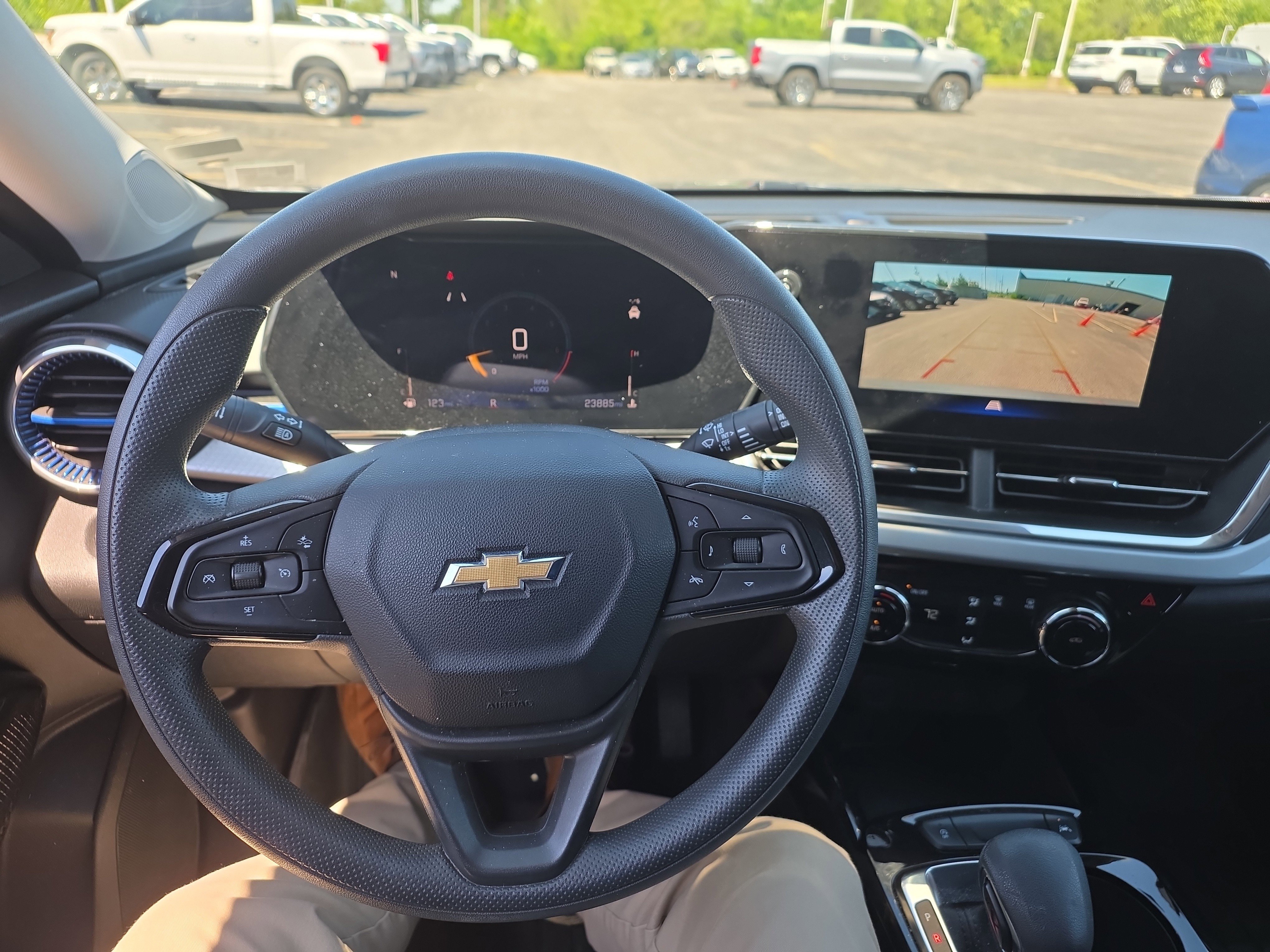 Used 2024 Chevrolet Trax LT FWD image 14
