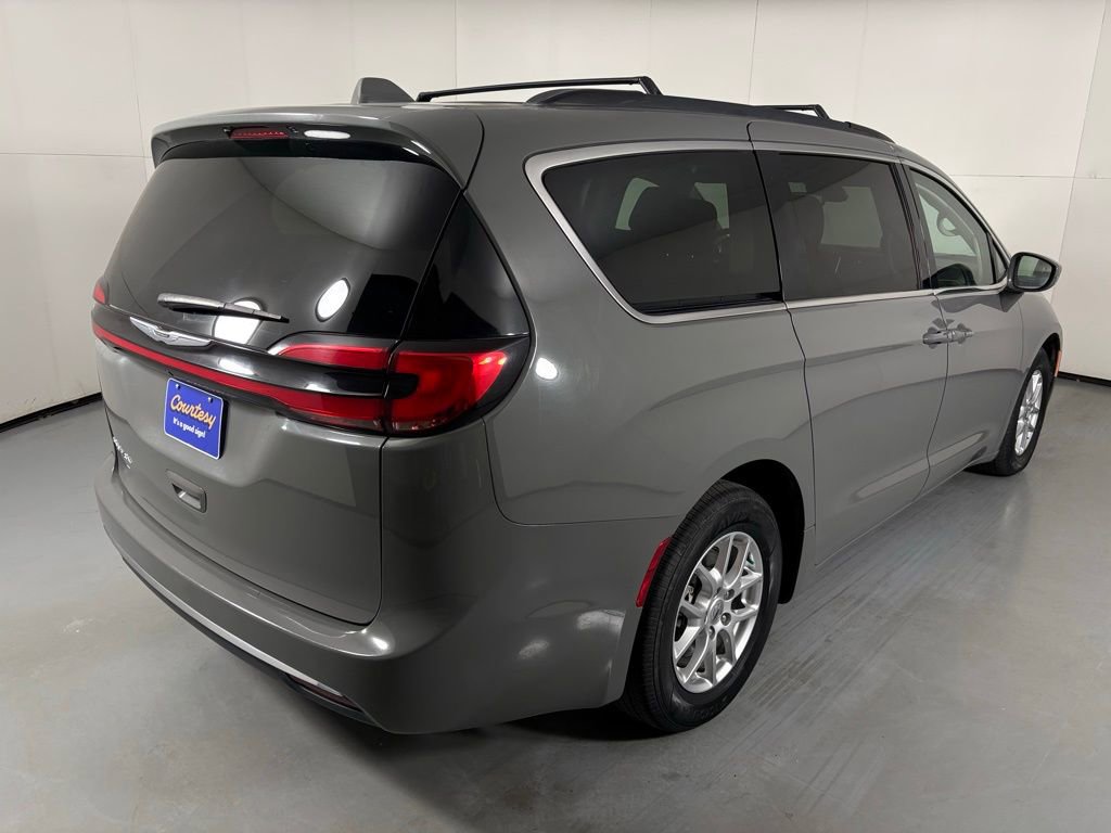 Used 2022 Chrysler Pacifica Touring-L image 8