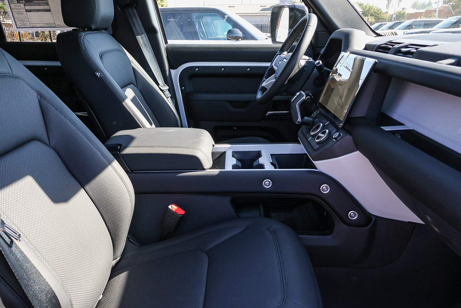 New 2026 Land Rover Defender 110 X-Dynamic SE AWD/4WD image 13