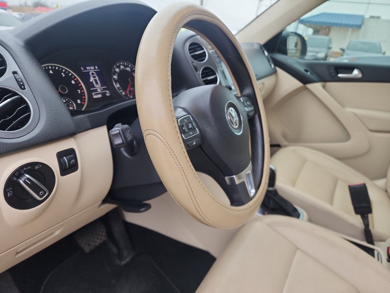 Used 2016 Volkswagen Tiguan SEL image 12