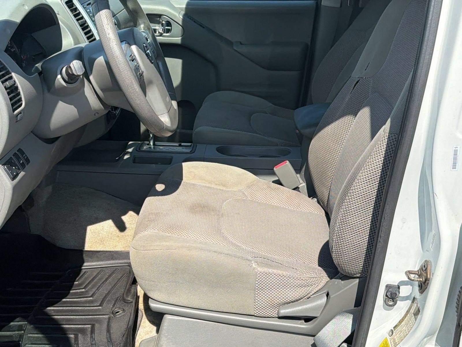 Used 2015 Nissan Frontier SV AWD/4WD image 5