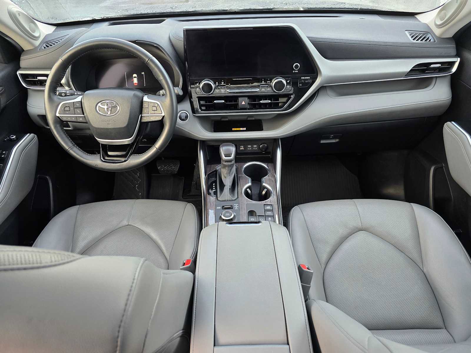 Used 2024 Toyota Highlander Platinum image 18