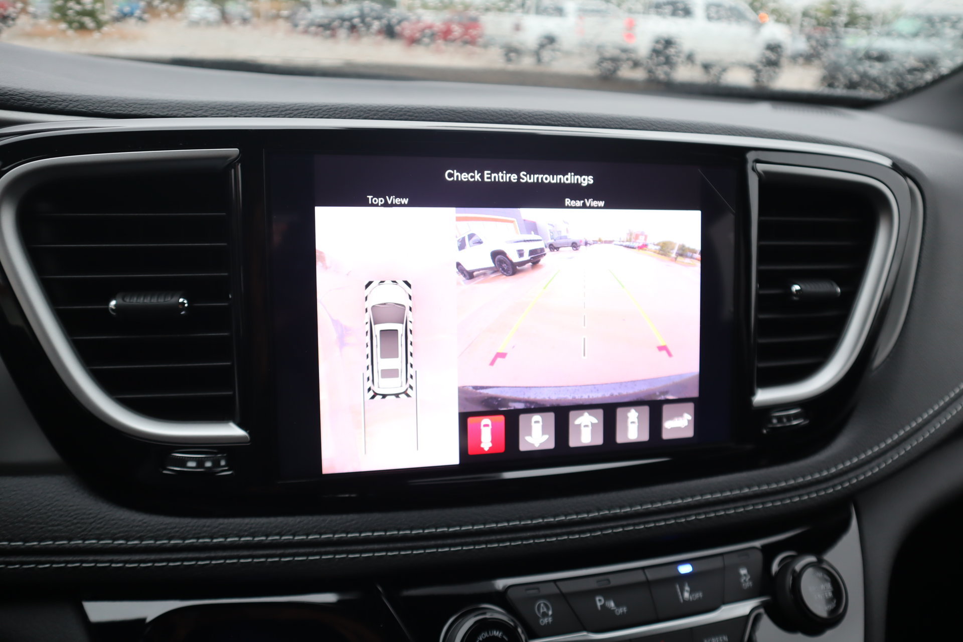 New 2027 Chrysler Pacifica Limited FWD image 6