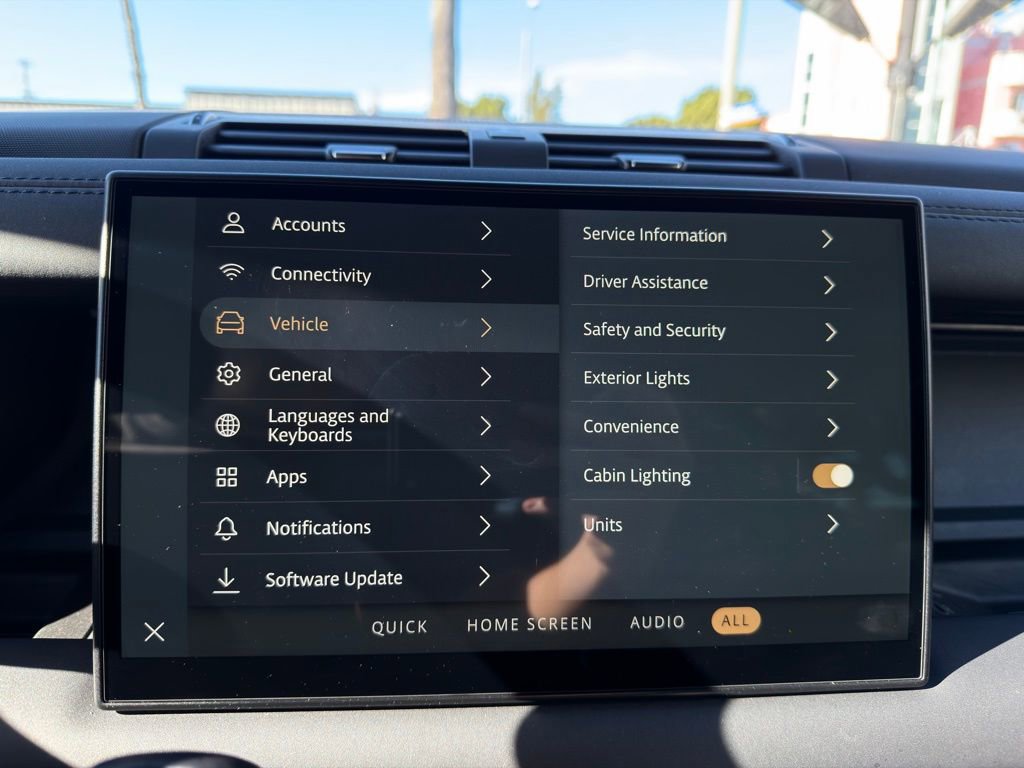 Used 2024 Land Rover Defender 130 X-Dynamic SE image 25