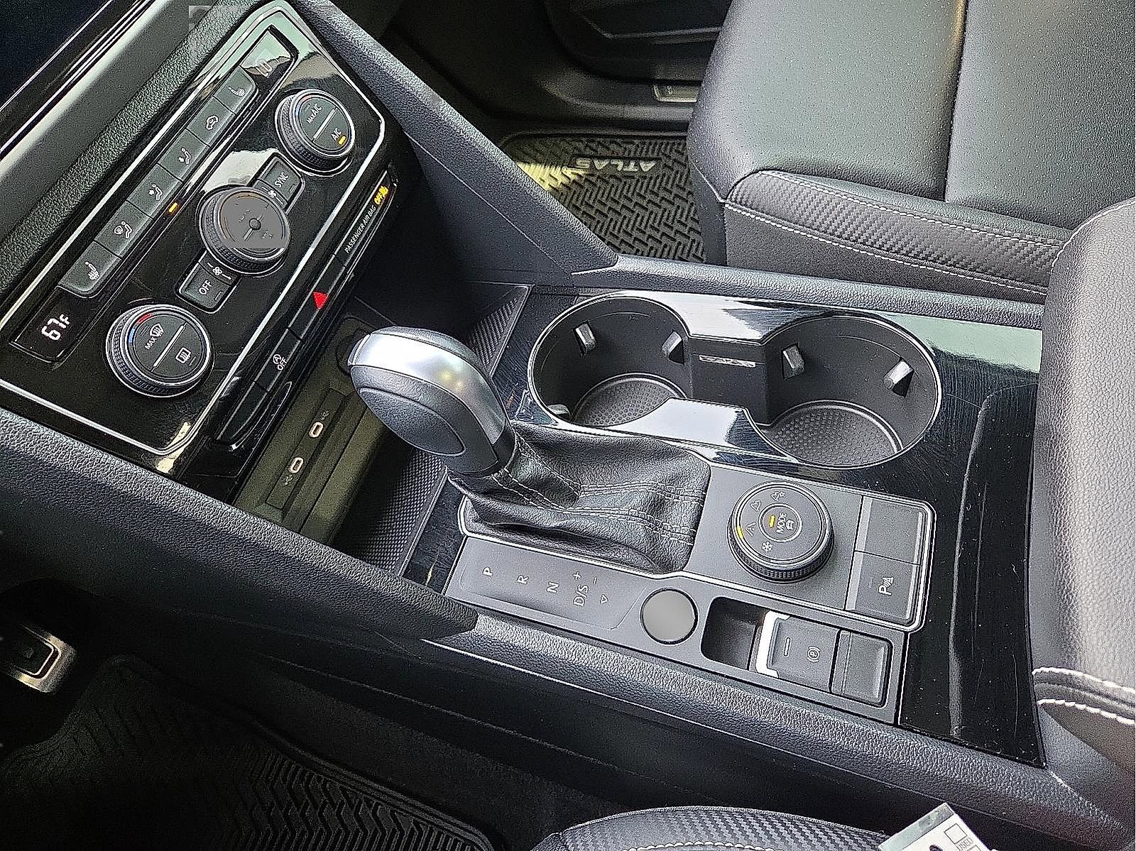 Used 2023 Volkswagen Atlas Cross Sport SEL R-Line image 25