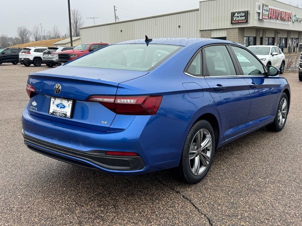 Used 2024 Volkswagen Jetta SE image 4