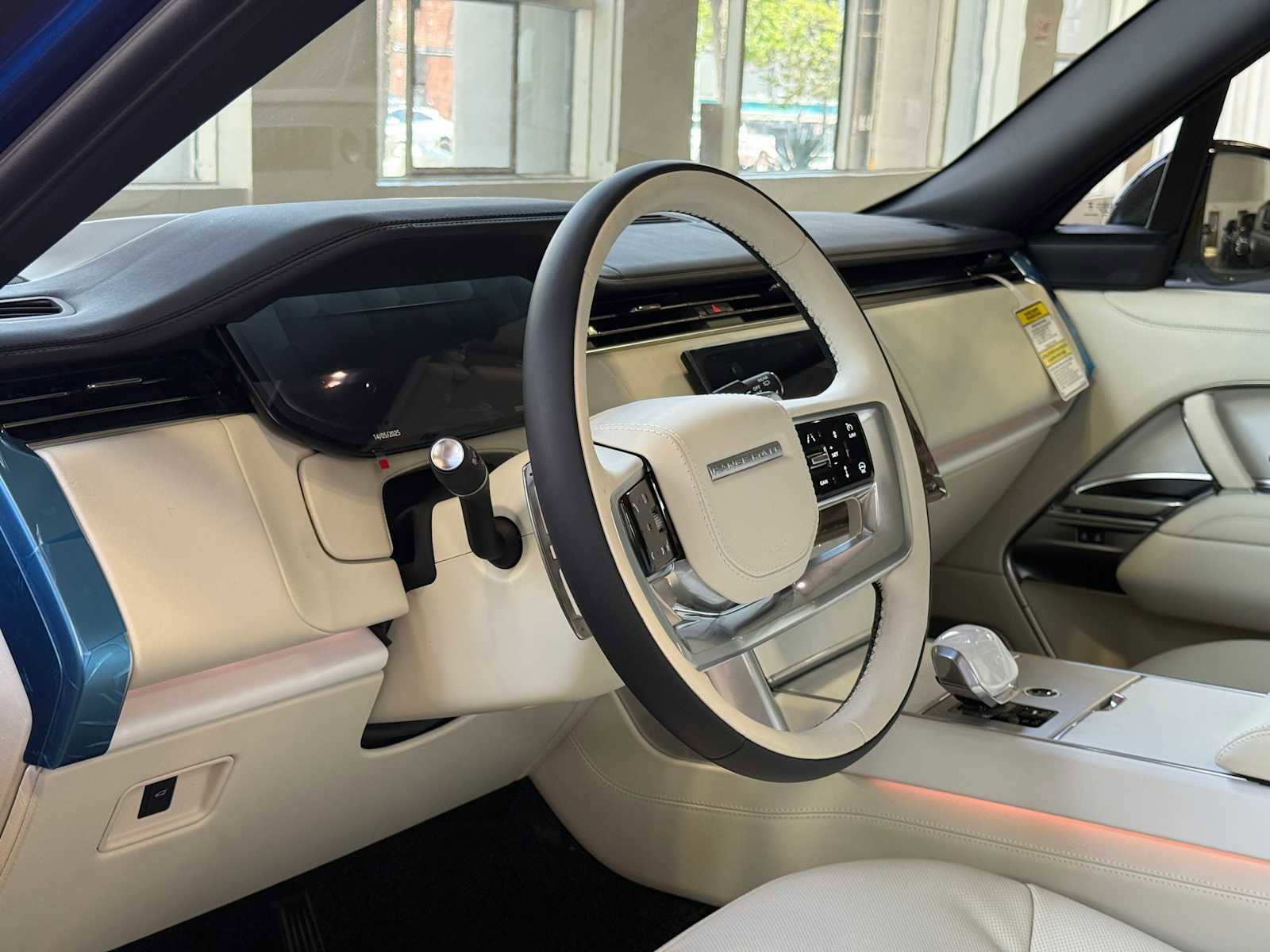 New 2025 Land Rover Range Rover SV image 21