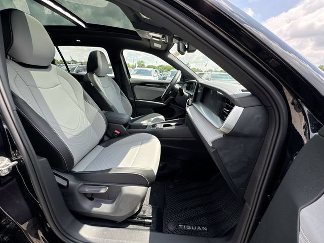 New 2026 Volkswagen Tiguan SE R-Line FWD image 28