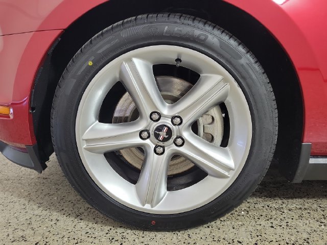 Used 2012 Ford Mustang GT Premium w/ Comfort Pkg RWD image 8