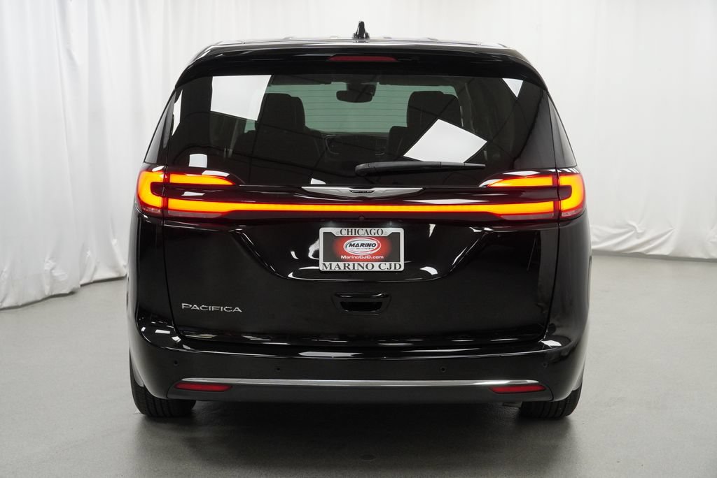 Certified 2024 Chrysler Pacifica Touring-L FWD image 12
