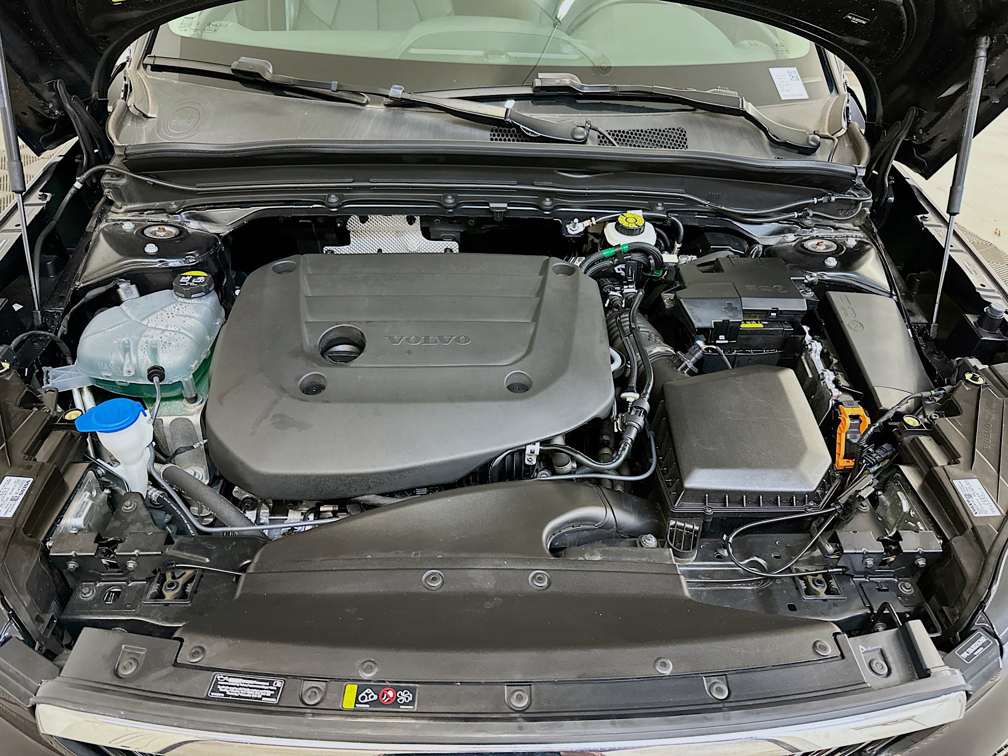 Used 2025 Volvo XC40 B5 Core image 36