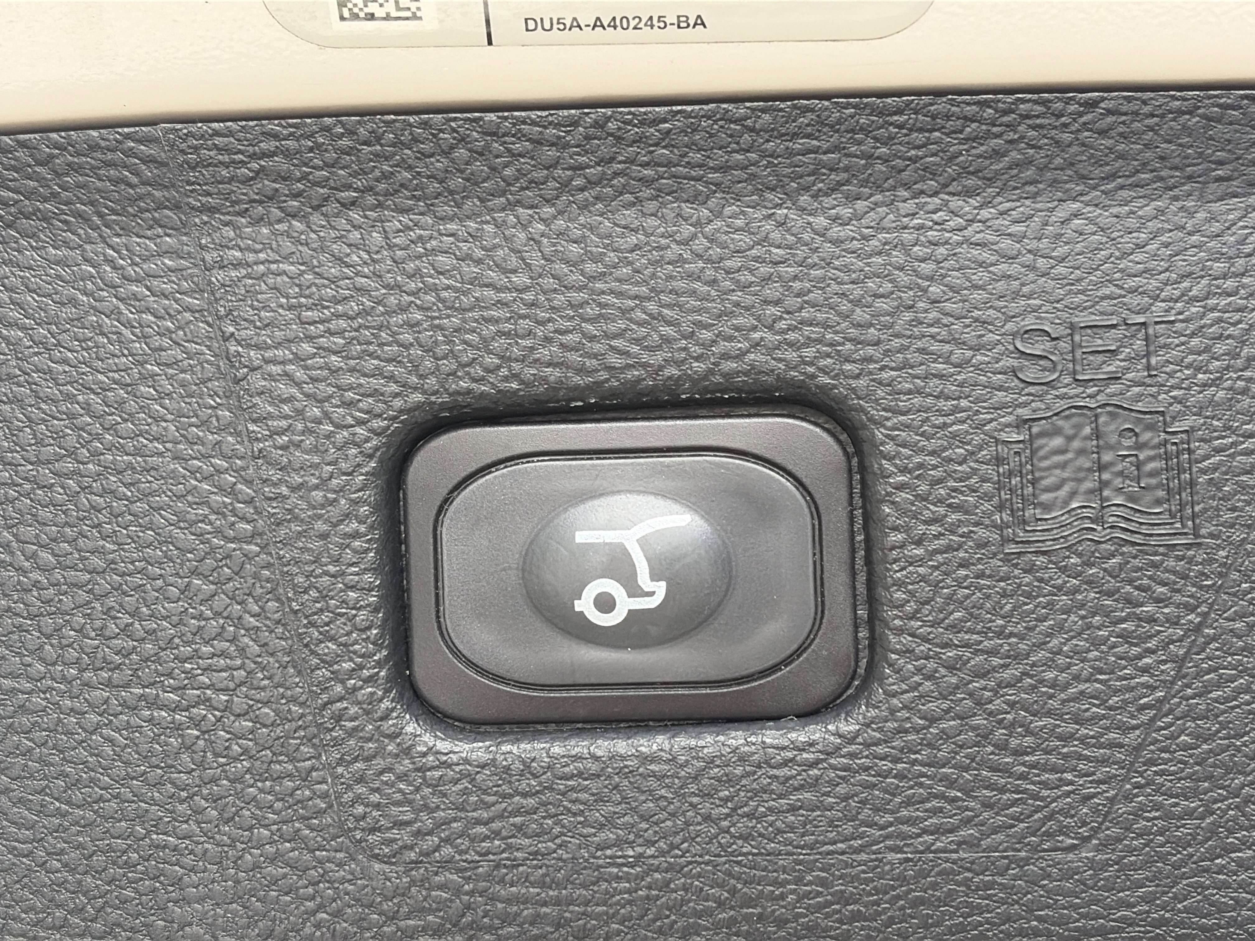 Used 2019 Ford Edge Titanium w/ Cold Weather Package image 15