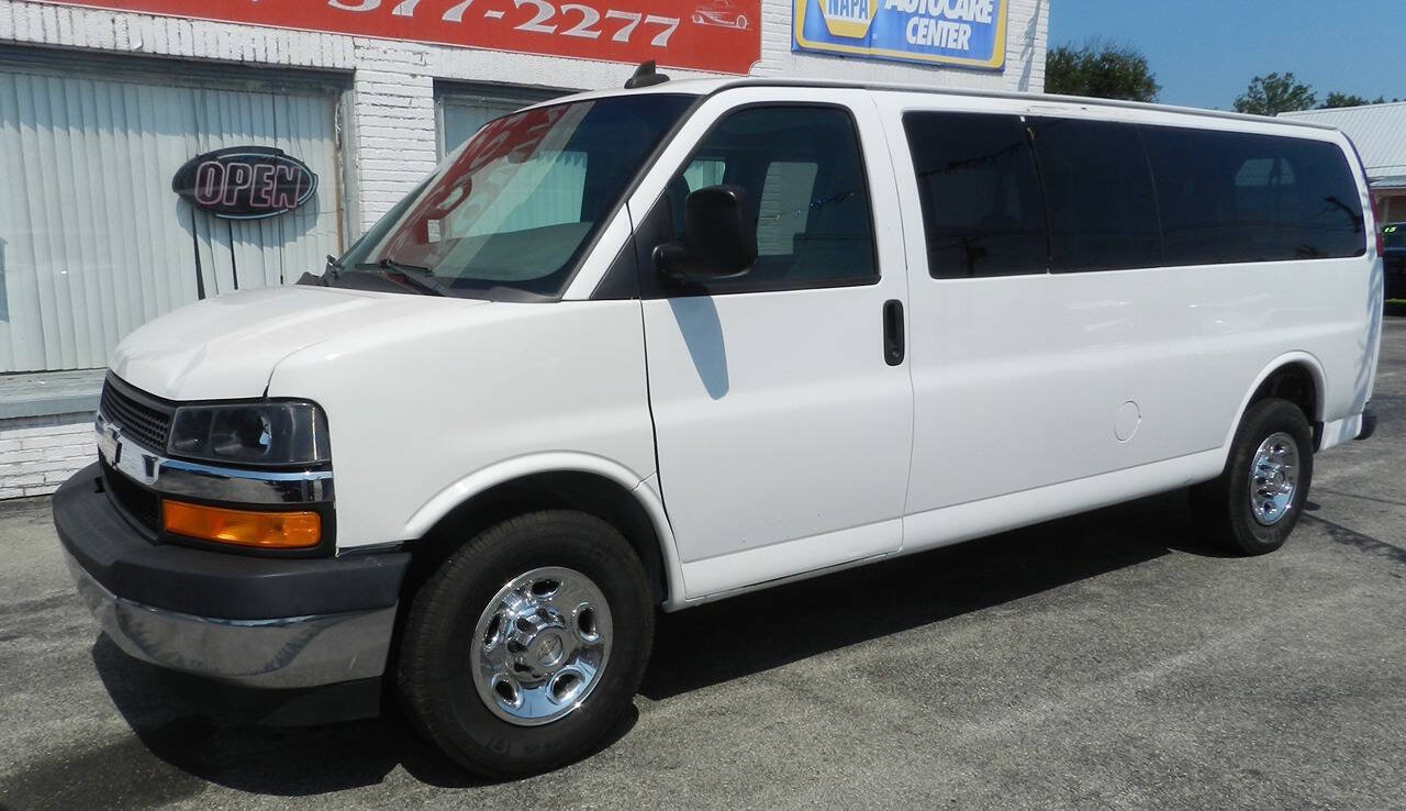 Used 2016 Chevrolet Express 3500 LT w/ LT Preferred Equipment Group RWD image 3
