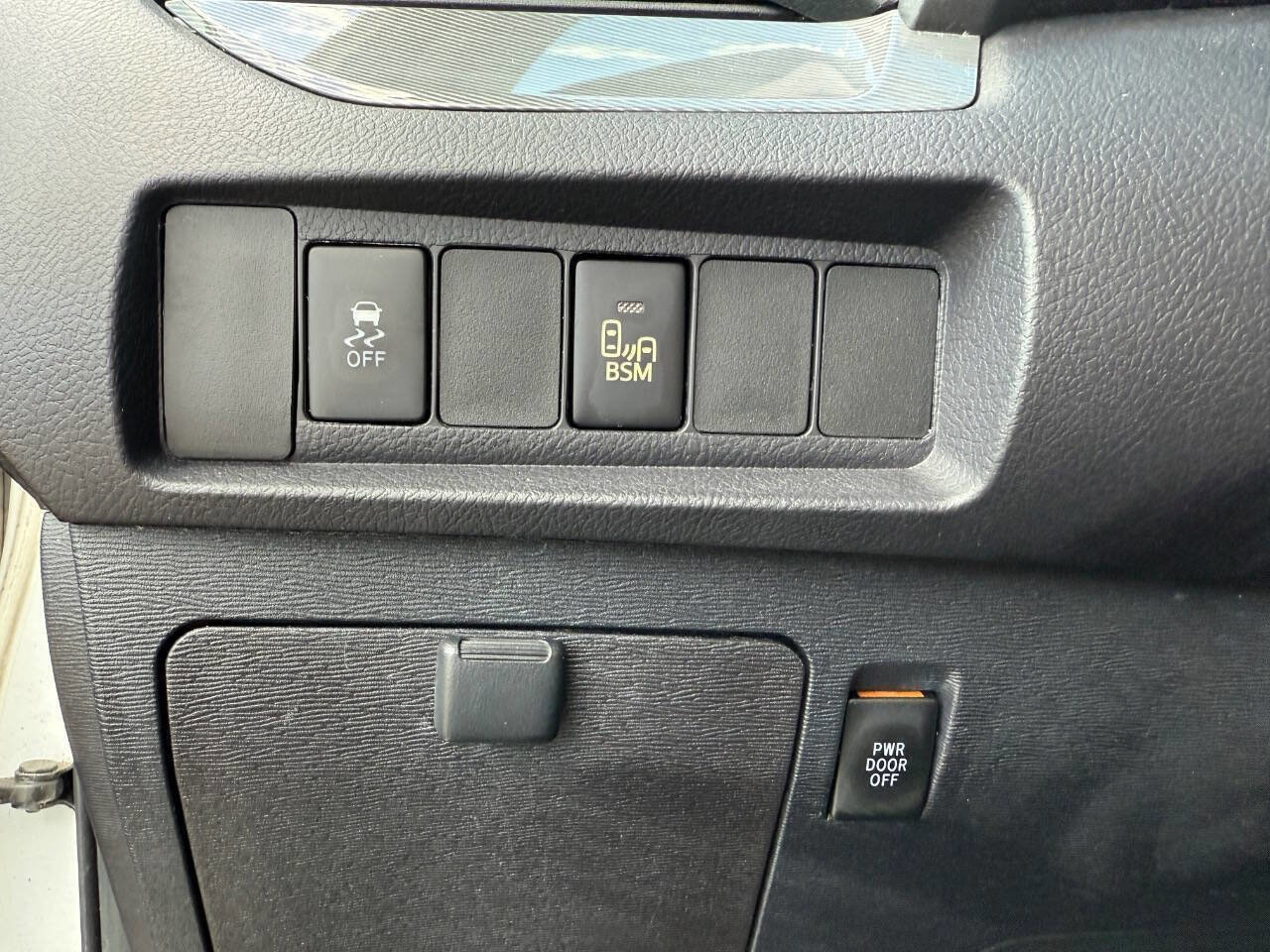 Used 2017 Toyota Sienna SE Premium image 25