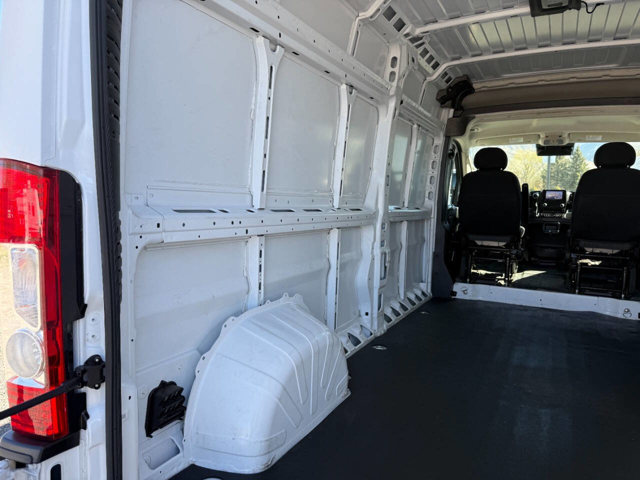 Used 2024 RAM ProMaster 2500 w/ Convenience Group FWD image 22