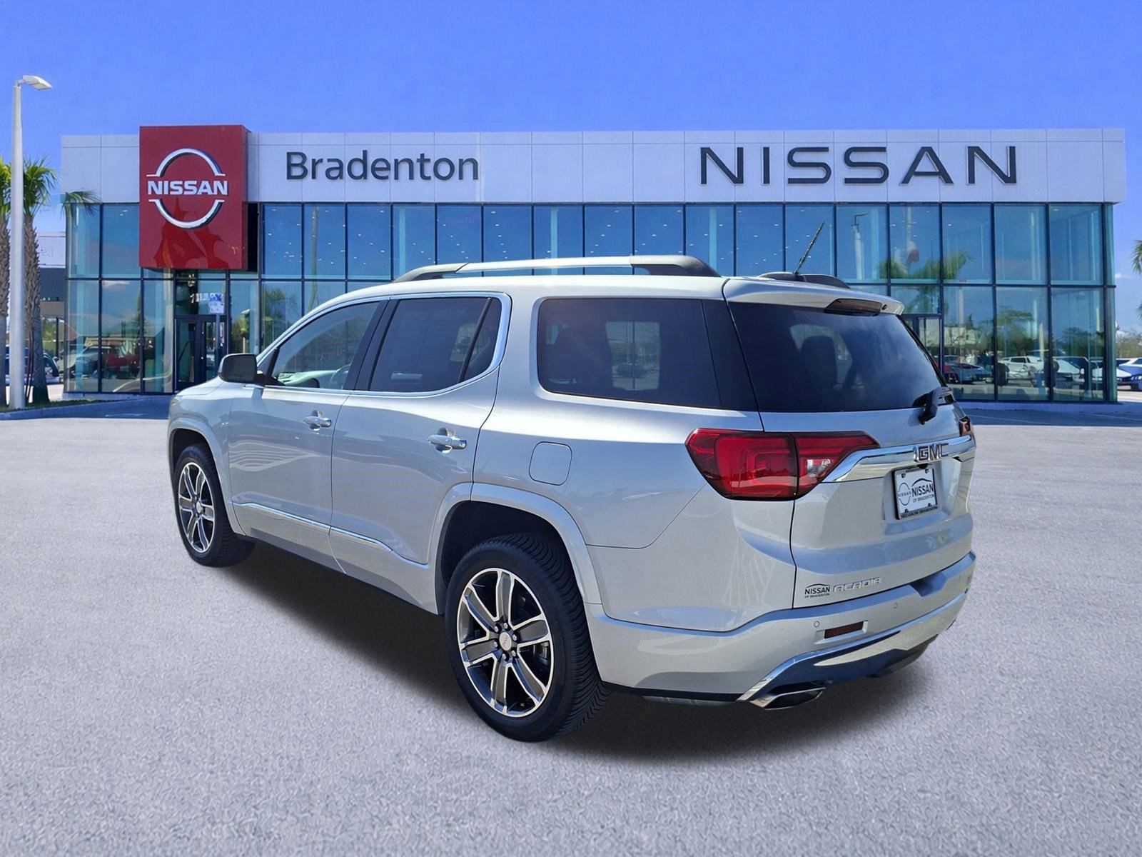Used 2019 GMC Acadia Denali w/ Technology Package FWD image 7