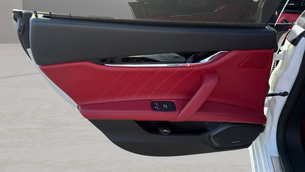 Used 2022 Maserati Quattroporte Modena Q4 image 22