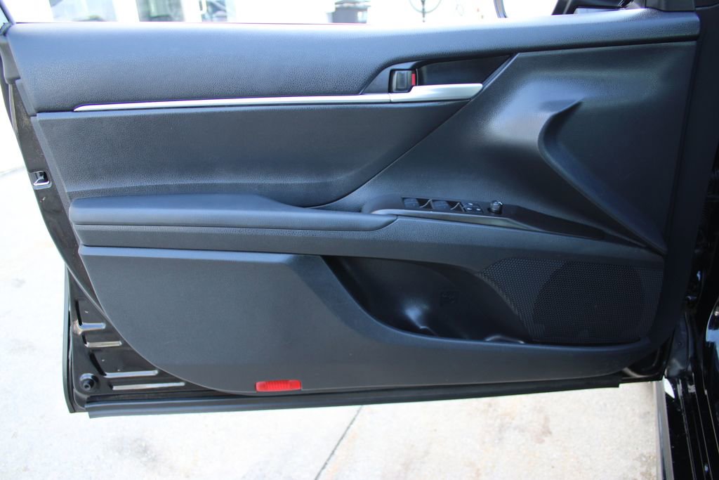 Used 2024 Toyota Camry SE image 9